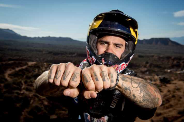   Andreu posiert für die Fotografen bei der Red Bull Rampage 2012