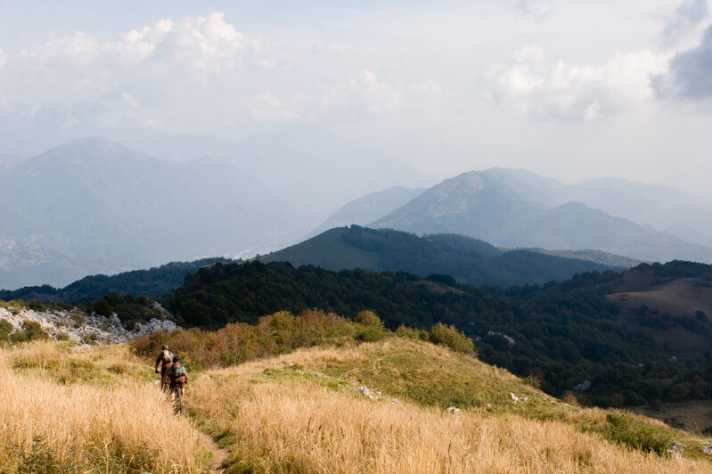   Wenn die Julischen Alpen in sanften Grasbuckeln auslaufen, wird jeder Höhenmeter mit 360-Grad-Panorama und launigen Trails belohnt.