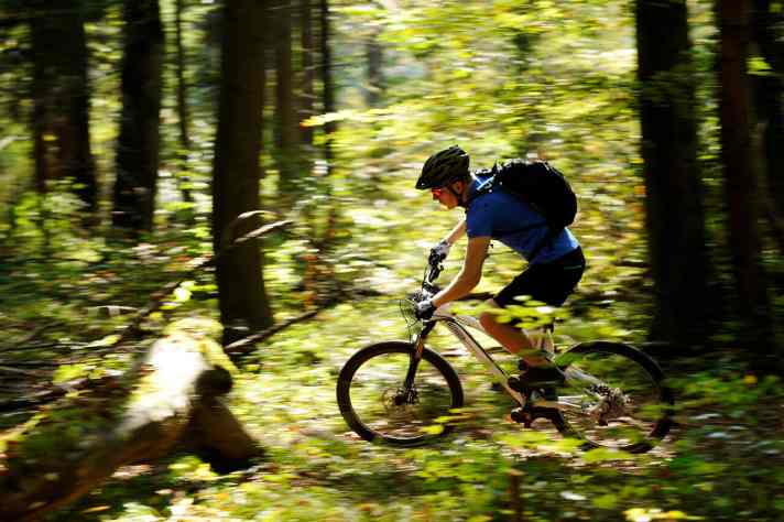 Mountainbiken, wie wir es kennen und lieben.