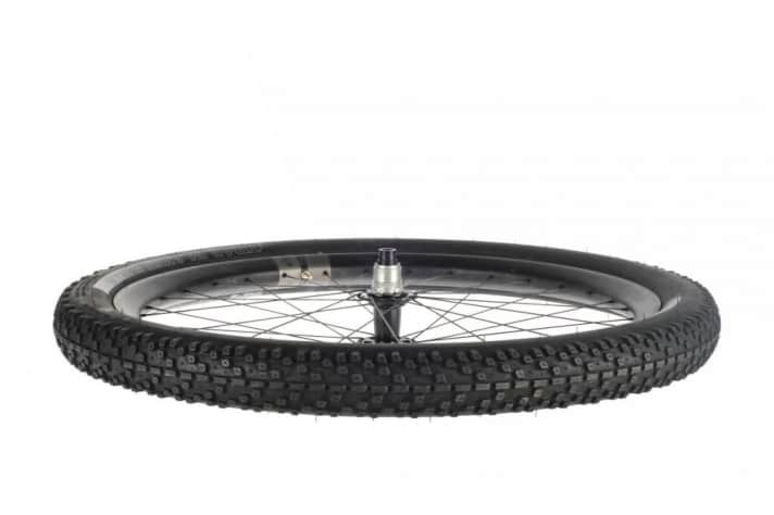    WTB Trailblazer 27,5 x 2,8: WTB waren schon Pioniere bei den 29ern, jetzt geht man mit dem bisher einzigen B+Reifen neue Wege und bringt Fatbike-Feeling zum Nachrüsten ans 29er. Gewicht: um 900 g bei einem attraktiven VK von 84,95 Euro.