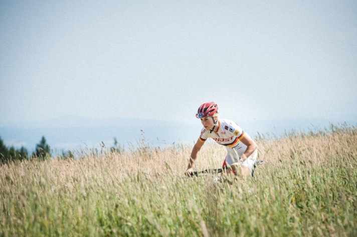   Trainingsrevier von Helen Grobert: <a href="touren/deutschland/hometrails-3-mtb-kurz-touren-im-schwarzwald/a26799.html"  rel="noopener noreferrer">Im südlichen Schwarzwald zeigte sie uns 2015 ihre Hometrails.</a>