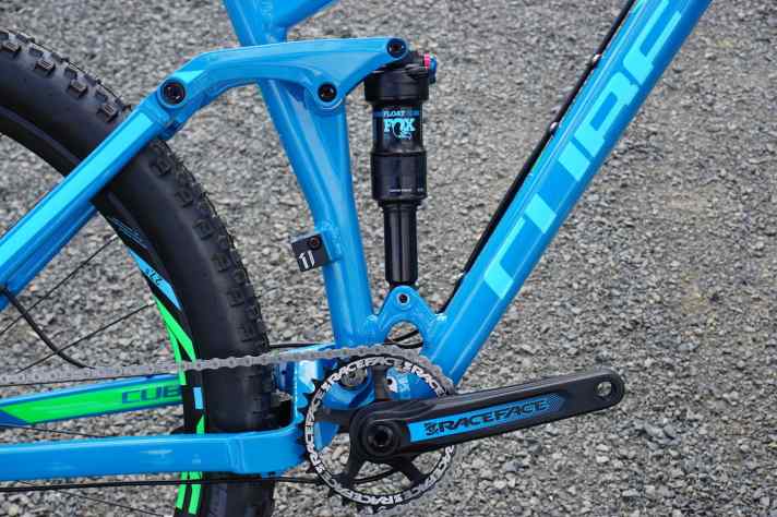   Die günstigeren Modelle kommen mit tourentauglichen Zweifach-Übersetzungen, das gezeigte Stereo 140 HPA SL hat eine 1x11-Sram-Schaltung mit Raceface-Kurbel. 