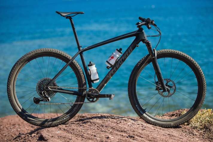   Hier die mattschwarze Version des Epic HT in der Pro Carbon World Cup-Version, die man in Deutschland kaufen kann.