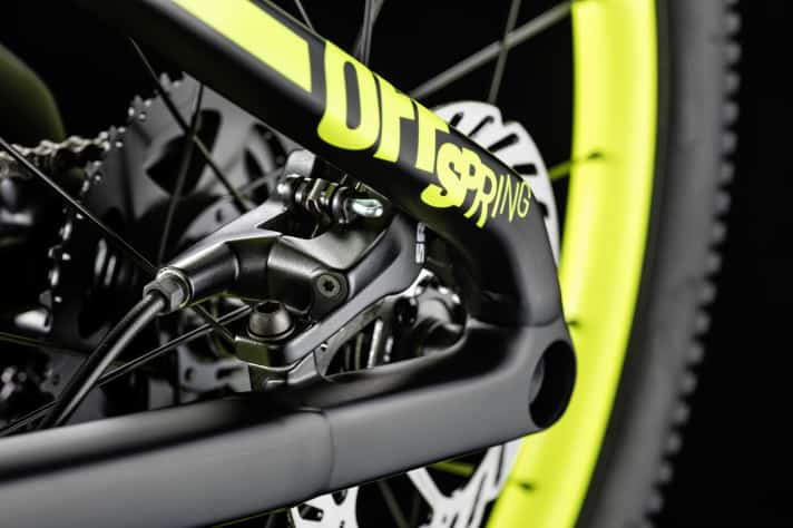 Wie bei den Erwachsenen: Hydraulische Scheibenbremsen und Steckachsen am Hinterbau des Canyon Offspring.