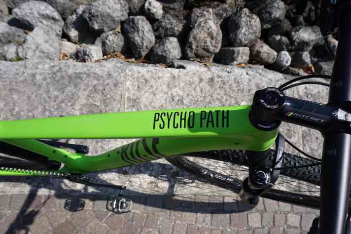   Gelungener Wortwitz bei der Namensgebung. Wir hoffen, dass nicht jeder Kunde automatisch zum „Psychopathen“ wird.