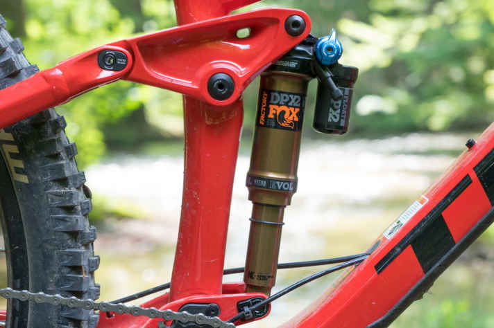   In unserem Testbike, einem Trek Remedy 9 RSL, gibt der Fox Float DPX2 158 Millimeter Federweg frei.