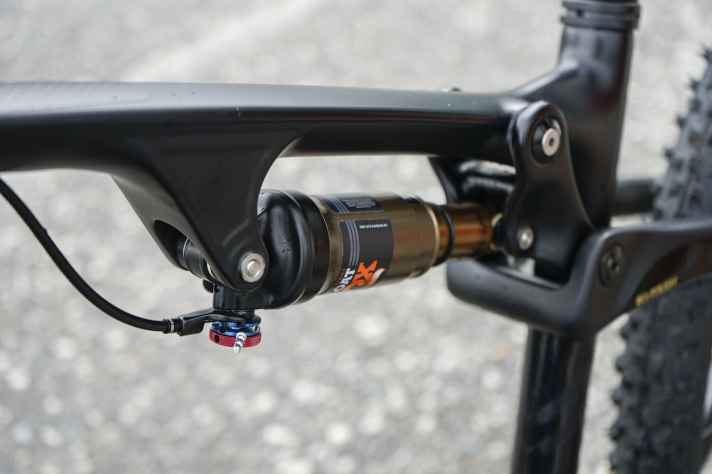   Im Hinterbau verbaut Ridley Enduro Bearings, außerdem kommt bei allen drei Modellen der hochwertige Fox Float mit Kashima-Beschichtung zum Einsatz.