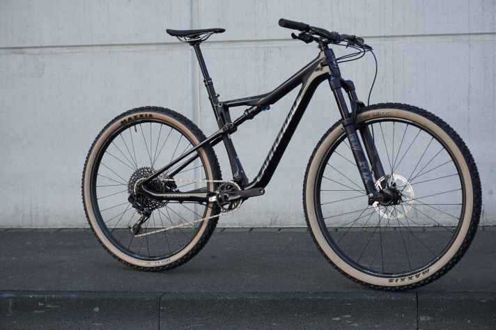   Erstmals gezeigt: Das Cannondale Scalpel SE. Mehr Federweg soll das Marathon-Fully abfahrtstauglicher machen. Die abgebildete Variante kostet 4500 Euro.
