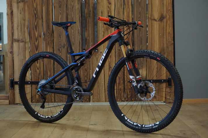 Marathon-Biker aufgepasst! Der Rahmen des Cube AMS 100 bleibt für 2018 unverändert. Einen neue Teamline-Lackierung und eine neue Ausstattung hat man der Rennfeile dennoch verpasst. Einen Test zum AMS 100 gibt es BIKE 9/17 – ab 1. August am Kiosk.