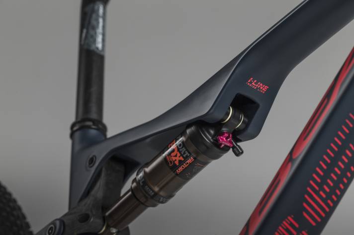  Der Inside Line-Dämpfer von Fox, den Orbea exklusiv verbaut. Die Anlenkung der Fernbedienung ist schön versteckt.