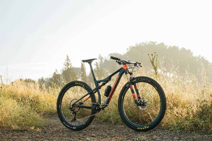   Das 7500 Euro teure Topmodell des Oiz mit der Sram Eagle XX1 Gold.