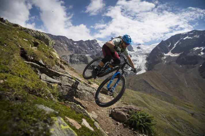  Auf den Hochgebirgs-Trails rund um die Branca- und die Pizzini-Hütte zeigte das neue Trance 29, dass es auch in gröberem Gelände hervorragend zurecht kommt. Am größten ist der Fahrspaß jedoch auf etwas gemäßigteren Trails.