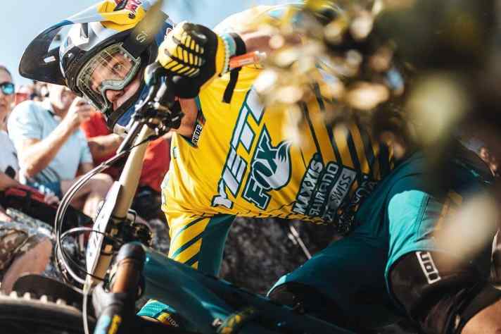   Neben dem laufenden Verfahren im Cross-Country-Bereich wird zusätzlich gegen die Enduro-Fahrer Richie Rude und Jared Graves wegen Dopings ermittelt. Hier sind jedoch andere Behörden zuständig. Das Verfahren gestaltet sich aber ähnlich langwierig.