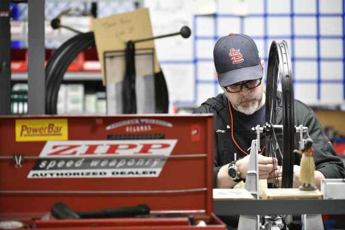   Gefertigt werden die Zipp-Carbonlaufräder in Indianapolis.