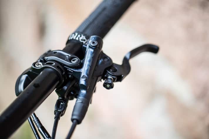   Die SLX-Bremse unterscheidet sich kaum zur XT-Bremse. Den Leerweg kann man nur bei der XT verstellen.