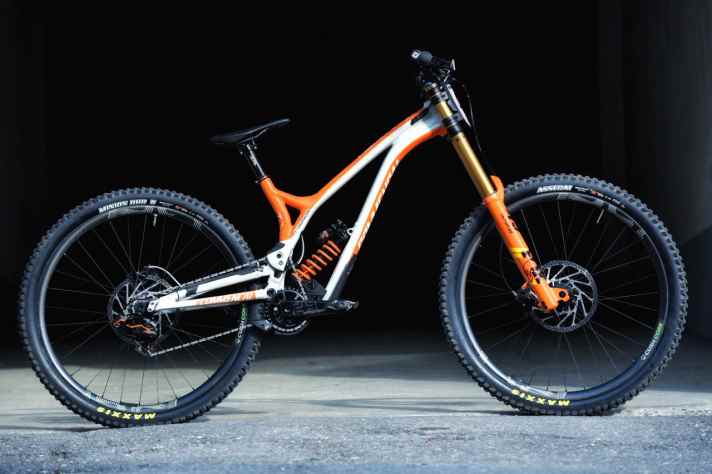   Im letzten Jahr zeigte TRP die erste eigene MTB-Schaltung – noch mit sieben Gängen und speziell für Downhill-Bikes. Damit stattet TRP prominente Gravity-Athleten wie Aaron Gwin oder Brendan Fairclough aus. Jetzt kommt die 12fach-Schaltung TR12 für (fast) alle anderen. 