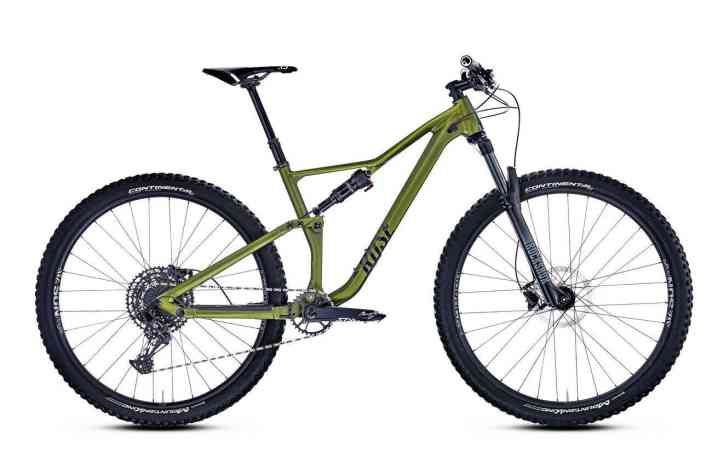   Für kleine Fahrer gibt’s das <a href="https://www.awin1.com/cread.php?awinmid=11768&awinaffid=471469&clickref=B+Rose+Ground+Control&ued=https%3A%2F%2Fwww.rosebikes.de%2Fsearch%3Fq%3Dground%2Bcontrol%26category%255B%255D%3D3&pref1=bike" target="_blank" rel="noopener noreferrer nofollow">Ground Control</a> * in 27,5 Zoll, die anderen drei Größen als 29-Zöller. Das Touren-Bike ab 1700 Euro gehört zu den spannendsten Fullys am Markt unter 2000 Euro