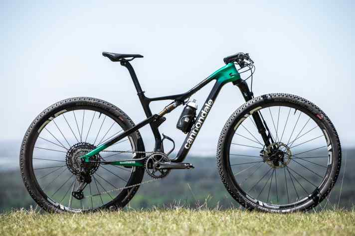   Das Race-Bike von Manuel Fumic in der Team-Ausstattung in Größe M.