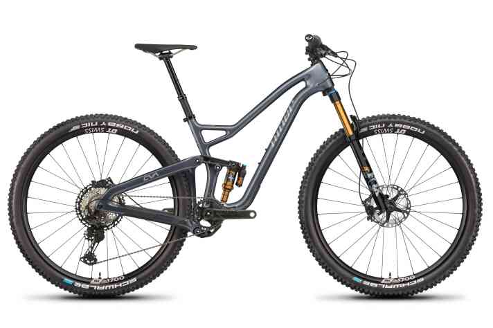   Jet 9 RDO 4 Sterne: Das Shimano XT-Komplett-Bike für 6499 Euro für alle Shimano-Liebhaber, ebenfalls mit dem vollen Fox-Factory-Paket und XT-Bremsen ausgestattet, auch die etwas leichteren DT Swiss XM 1700-Laufräder sind verbaut.