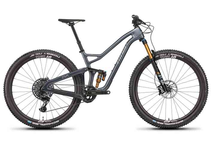   Jet 9 RDO 5 Sterne: Sram X01 Eagle, DT Swiss XMC 1501 Carbon-Laufräder, Sram G2 RSC-Bremsen, Sram X1 Eagle Carbon-Kurbel und Race Face Next R Carbon-Lenker schmücken dieses Modell für 8099 Euro.