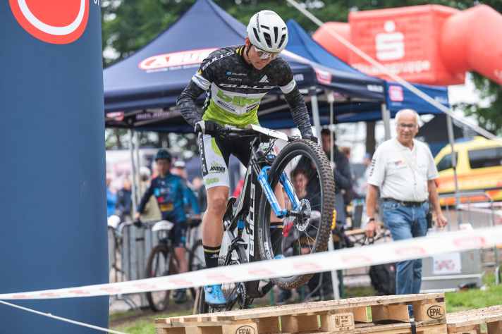 Dennis Krimmel im Trialparcours in Wetter an der Ruhr.