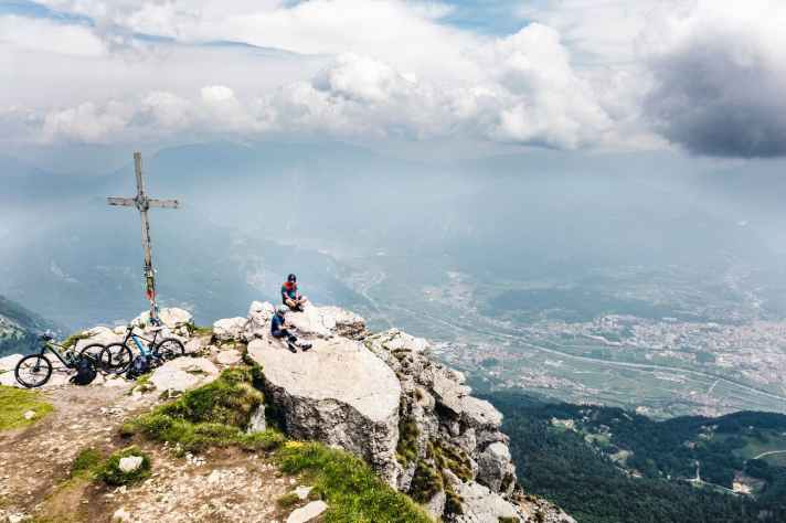 Am Gipfel des Monte Stivos mit super Blick in alle Richtungen. Hier: Rovereto.