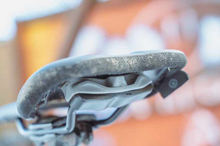 Über verschieden harte Elastomere kann der Grad der seitlichen Beweglichkeit angepasst werden 