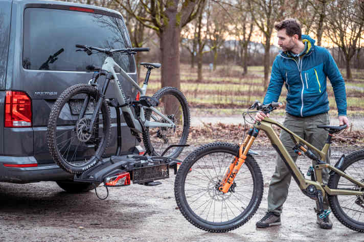 Das erste Bike anzubringen ist meist kein Problem. Schwierig wird es oft, wenn zwei oder drei Bikes transportiert werden sollen