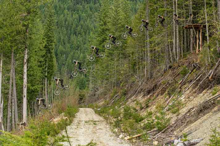 Moment der Wahrheit: Dylan Sheffer springt zum ersten Mal seinen selbst gebauten 12-Meter-Drop. „Die Beschleunigung war brutal. Das Gefühl danach unbezahlbar.“