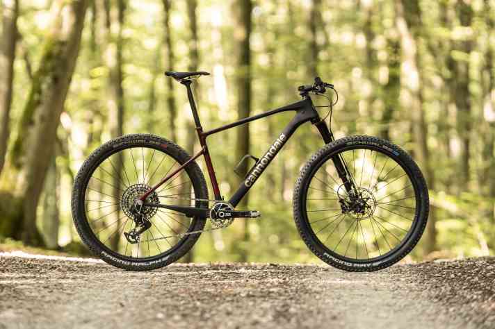 So sehen Supersportler aus: Das Cannondale Scalpel HT in der exklusiven Lab71-Version geizt nicht mit optischen Reizen.