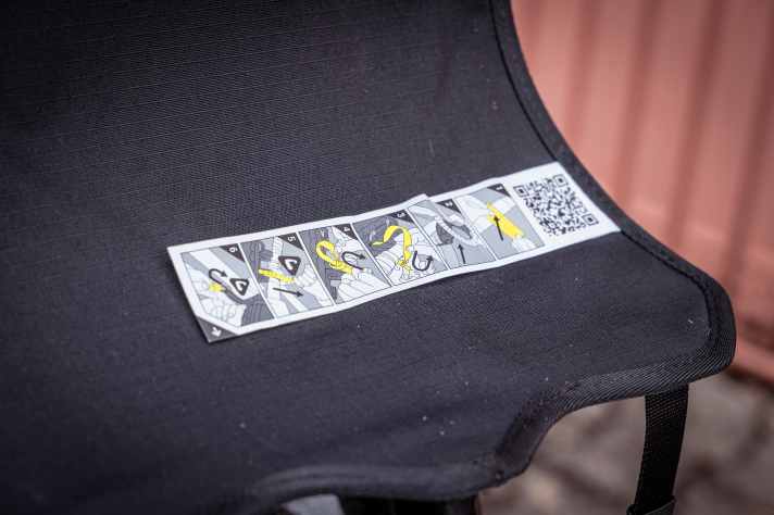 Wie kommt das Holster gleich noch mal ans Bike? Das Etikett gibt Aufschluss über die wichtigsten Montageschritte