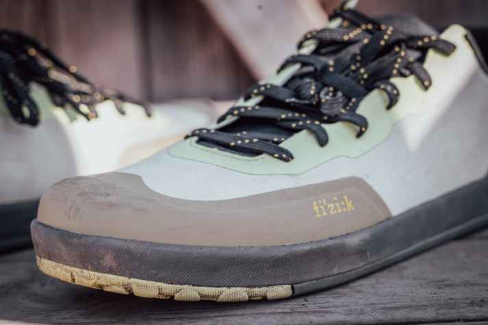 Typisch Italiener: Der Fizik ist flach und schmal geschnitten. Auch die Sohle fällt schlank aus