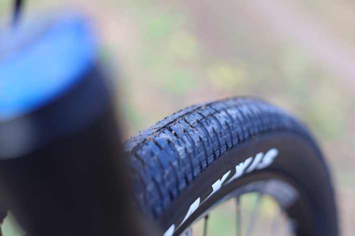 An trockenen Tagen sind die Maxxis DTH eine gute Wahl für Dirt-Sprünge, Pumptracks und Skateparks. Mit Feuchtigkeit kommen sie aber schlecht klar.