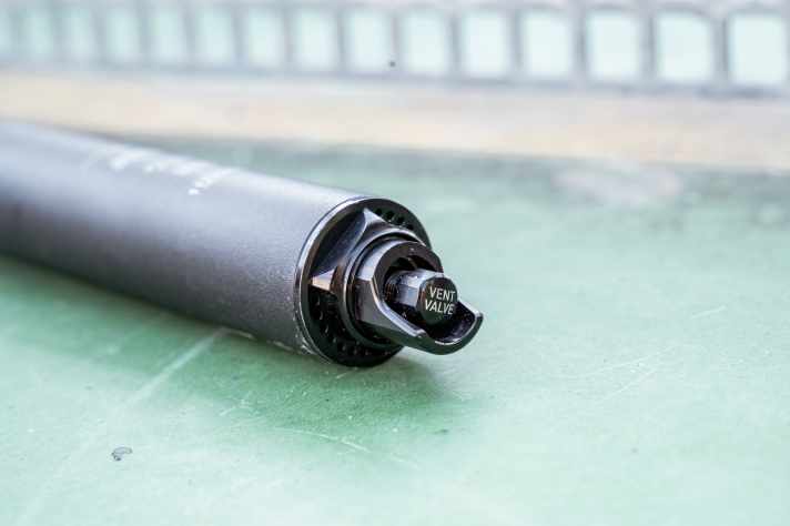 Über das sogenannte Vent Valve lässt sich die Reverb AXS schnell entlüften.