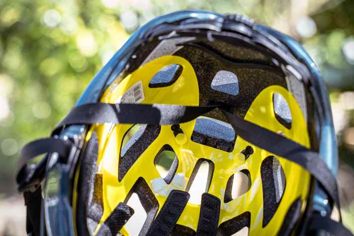 Mit dem klassischen MIPS System mit der gelben Schale erzielt der Rockrider EXPL 540 den Bestwert in diesem Test