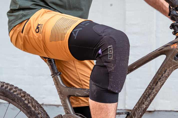 Der Arcon ist der erste Knieschoner von Ion mit dem innovativen, abbaubaren ReZro-Protektor.