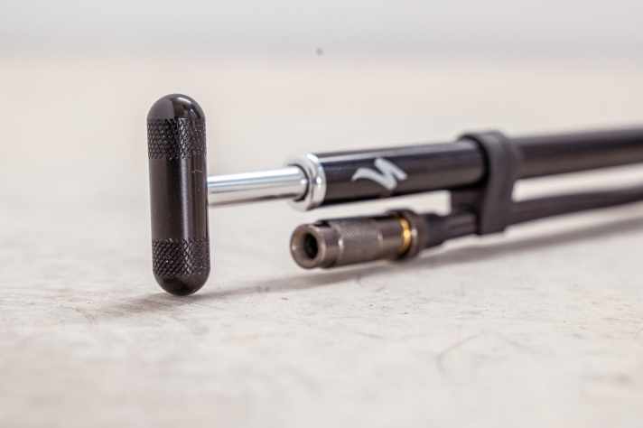 Die kleine CNC-Pille liegt als Griff recht angenehm in der Hand