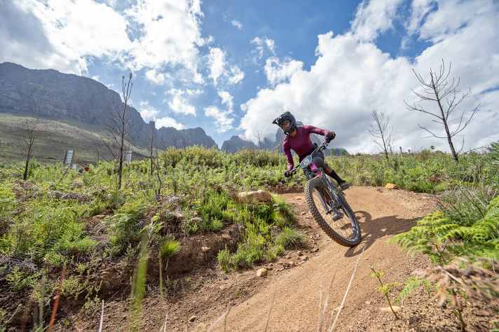 Alisha Myers ist auf vielen Radveranstaltungen anzutreffen. Als Vertreterin des World Bicycle Reliefs oder als Teilnehmerin bei MTB-Rennen wie dem Cape Epic. | Markus Weinberg