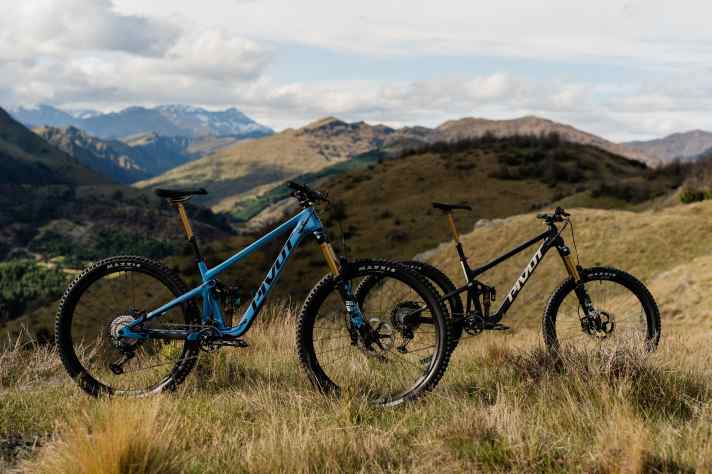Das Pivot Switchblade hat sich weltweit einen Namen als begehrenswertes All Mountain gemacht. Die neuste Auflage präsentieren die Amis hier in den Bergen von Neuseeland.