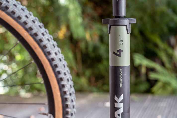 Maximal 4 bar schafft die Mountain EX. Das reicht für Mountainbikes und City-Räder.