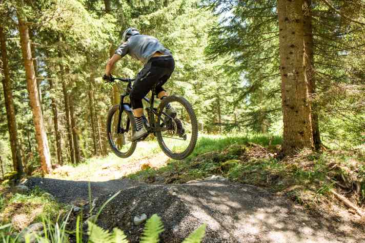 Die Trails im Bikepark Lermoos-Biberwier wurden um ein paar Gimmicks erweitert.
