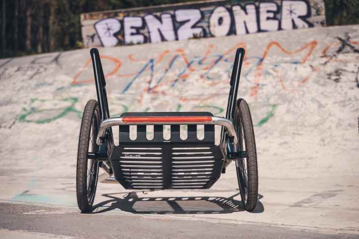 Leicht angestellte Laufräder erhöhen die Fahrstabilität. So rollt der Veolo auch sicher durch schnelle Kurven