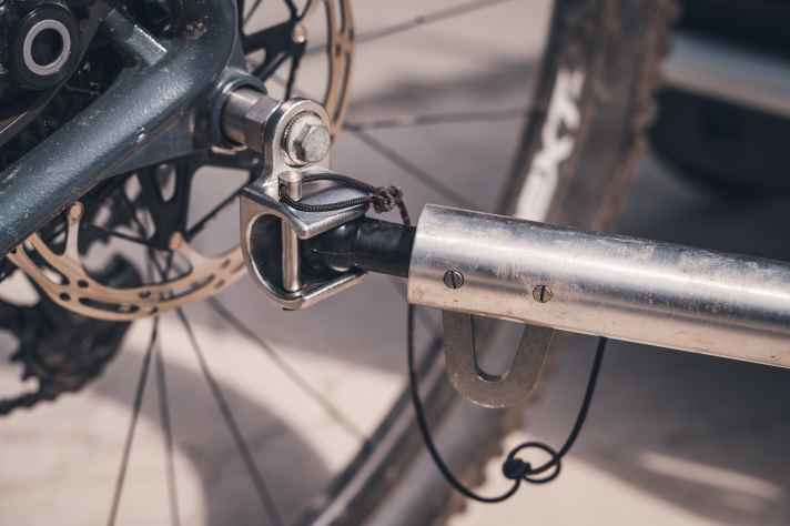 Radfahrer mit Kindern werden die Kupplung vom Thule-Hänger kennen. Optional gibt es den Veolo auch mit Weber-Kupplung