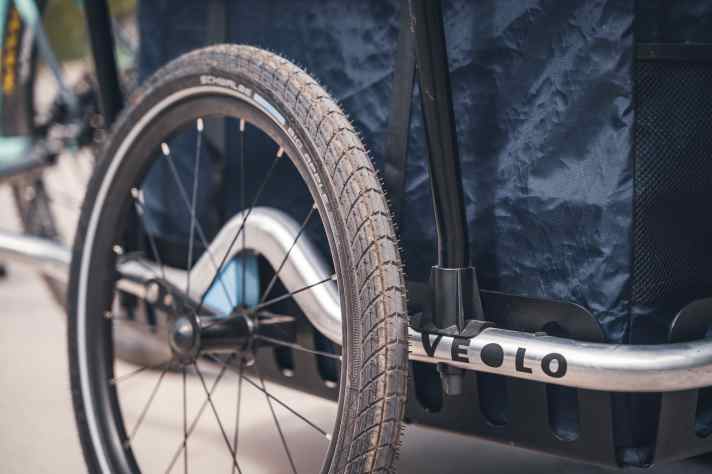 Das Grundgerüst besteht aus hochwertigem Aluminium und sorgt für ein niedriges Eigengewicht von 9 Kilo