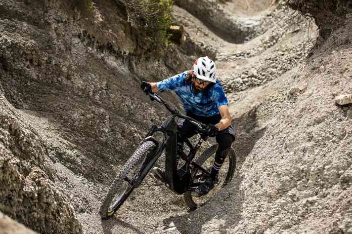 Testpilot Pontal: In den Hügeln der Côte-d’Azur und bei Renneinsätzen werden Bike und Antrieb unter extremen Bedingungen getestet.