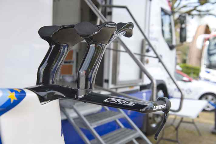  Hierauf sind Lapierres Ingenieure besonders stolz: Das Cockpit ist dank der Klebetechnik für jeden Fahrer individuell einstellbar.