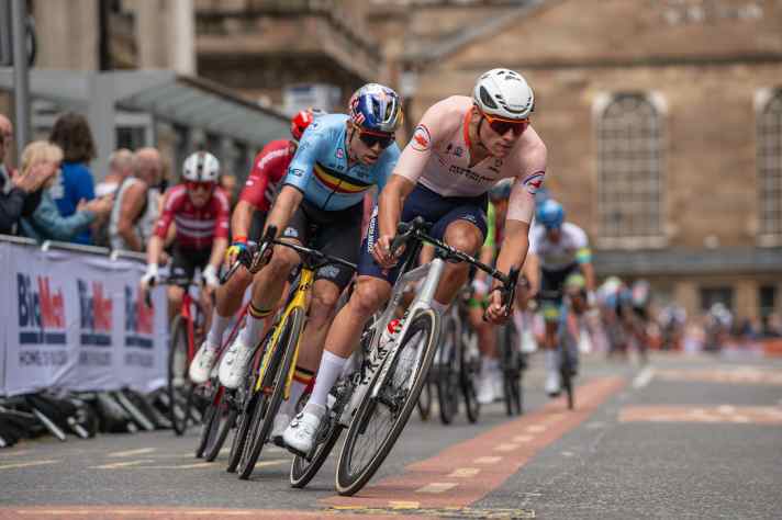 Mathieu van der Poel (vorne) und Wout van Aert (zweite Position) dürften auch am Samstag wieder zu den Protagonisten zählen