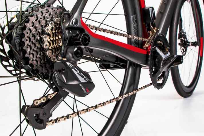 Beim E-Antrieb und bei der Elektro-Schaltung setzt Ducati bei seinem E-Rennrad auf FSA.