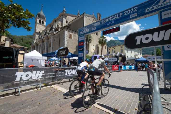 Keine Ausreden mehr, damit der Traum vom Transalp-Finish auch wahr wird. Der Trainingsplan ist hart, aber am Ende zahlt sich diese Arbeit mit Sicherheit aus.