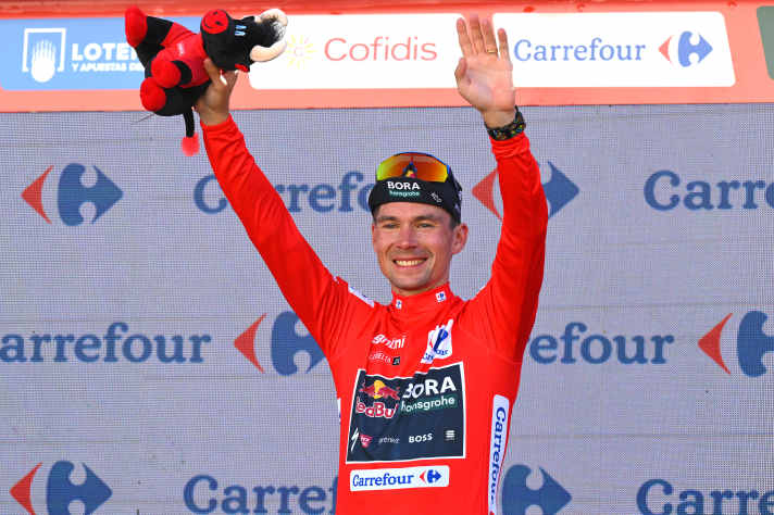 Primoz Roglic bleibt im Roten Trikot